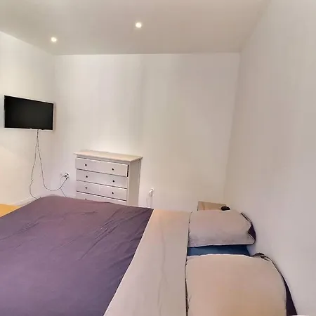 Holiday home Maison Entiere, 2 Chambres Avec Parking Prive Gratuit *