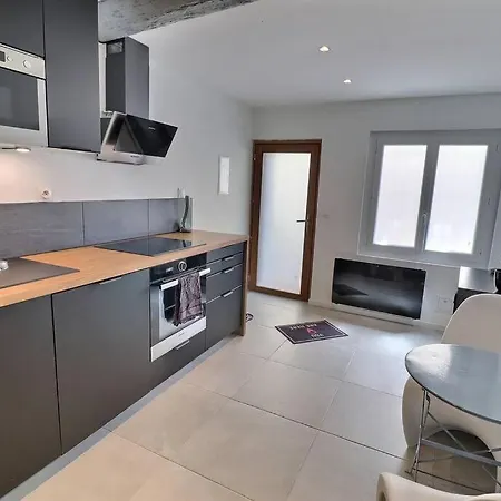Holiday home Maison Entiere, 2 Chambres Avec Parking Prive Gratuit *