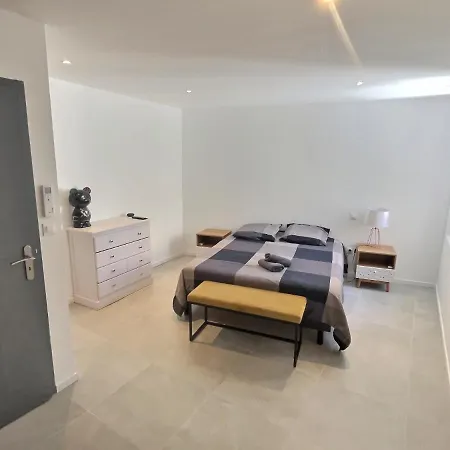 Maison Entiere, 2 Chambres Avec Parking Prive Gratuit