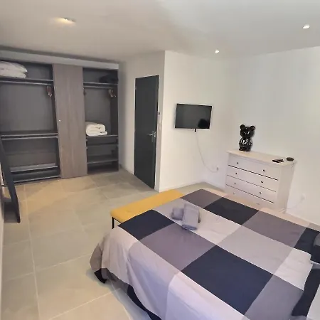 Maison Entiere, 2 Chambres Avec Parking Prive Gratuit Lunel (Herault)