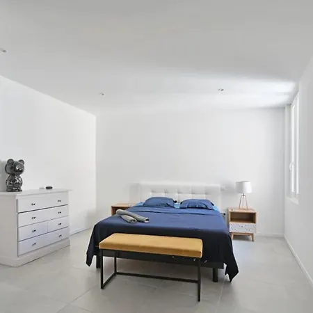 Maison Entiere, 2 Chambres Avec Parking Prive Gratuit Lunel (Herault)